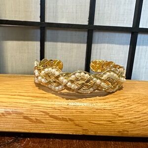 Elegant Gold and Pearl Women's Woven Bracelet EUC Gift 🎁 Wrapped